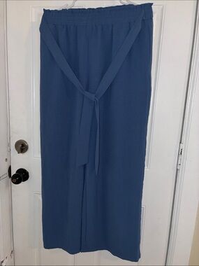 Women’s Blue Tie-Waist Capris